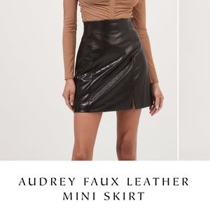ASTR AUDREY FAUX LEATHER MINI SKIRT (XS)
